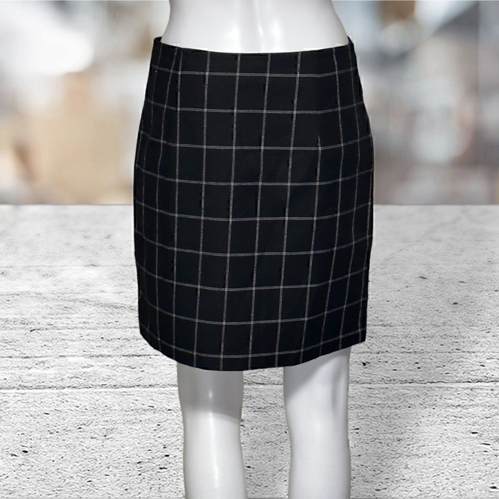 Romeo & Juliet Couture Zipper Accent Mini Skirt Size M - Picture 4 of 7